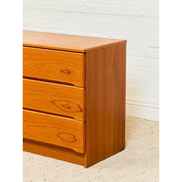 1970s Teak Danish Modern Six Drawer Dresser For Sale - Image 4 of 10