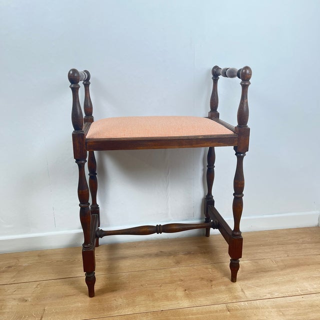 Small Traditional English Bench with Side Armrests, 1950s For Sale - Image 3 of 9