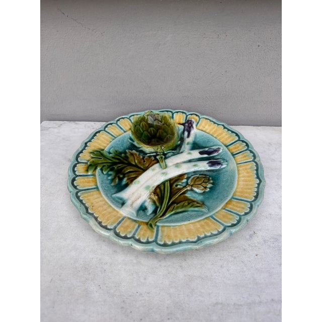 French Majolica asparagus and artichoke plate Salins, circa 1890.