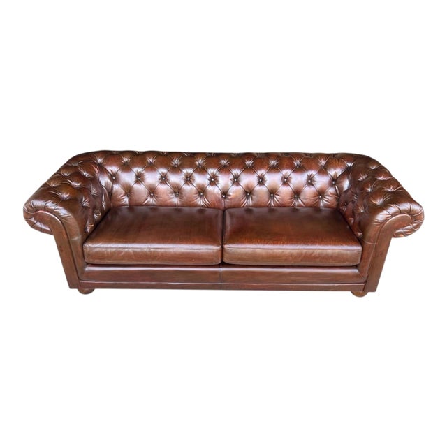 This exceptional vintage Chesterfield sofa , beautifully embodies the timeless sophistication of classic English...