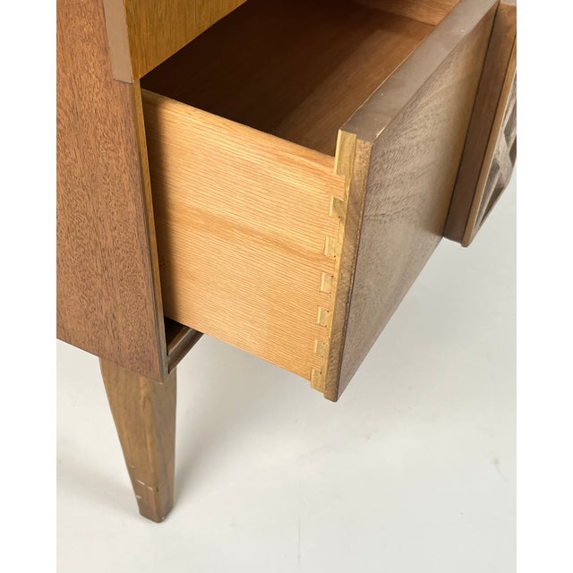 Mid-Century Modern Bassett "Zenith" Series Walnut Nightstand With Sculpted Geometric Pull For Sale - Image 6 of 13