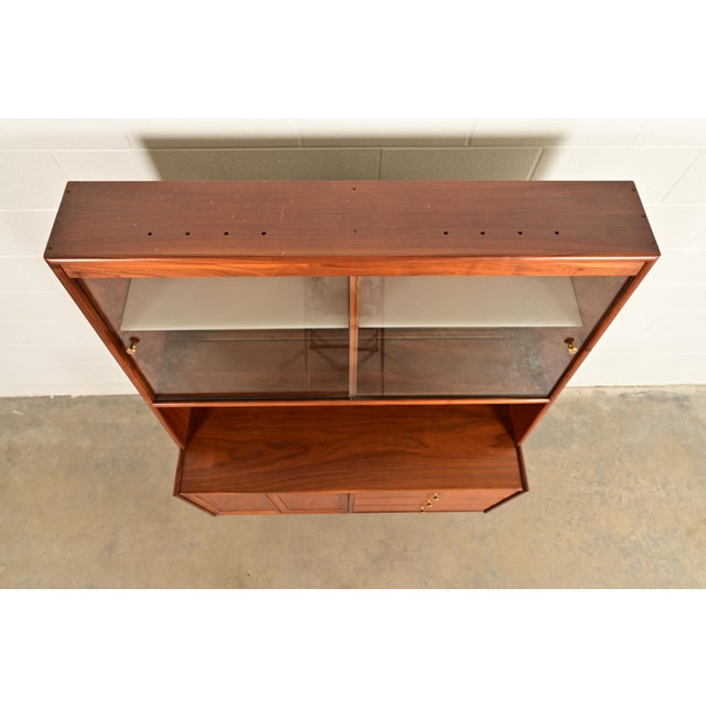 Kipp Stewart for Drexel Declaration Mid-Century Modern Walnut Lighted Breakfront or Bar Cabinet, 1960s For Sale - Image 14 of 18