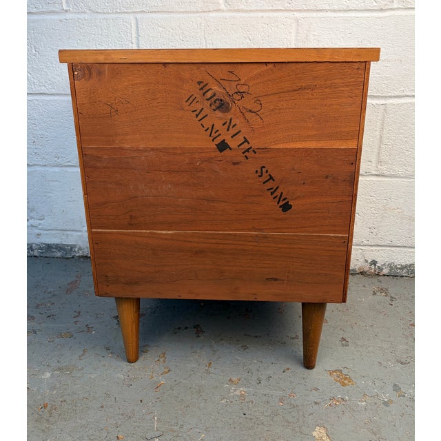 Single Mid 20th Century Modern Walnut Nightstand by Young Mfg., Attributed For Sale - Image 14 of 14