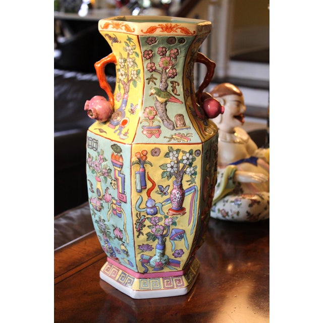 Antique Chinese Porcelain Hexagonal Vase, Famille Juane "Hundred Treasures" Rare For Sale - Image 4 of 18