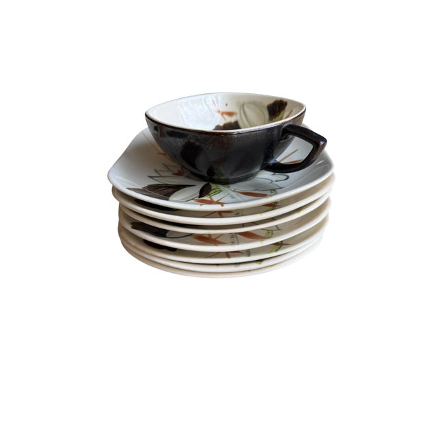 1950's Red Wing Pottery Lotus Pattern Square Dinner Plates Saucers Cup Set of 7 For Sale - Image 9 of 9