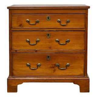 English 19th Century Pine Chest with Three Graduating Drawers and Brass Hardware For Sale