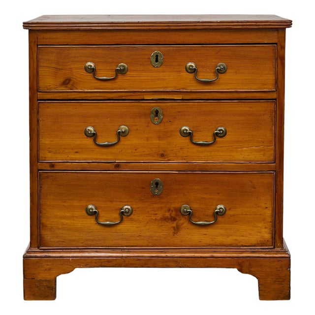 English 19th Century Pine Chest with Three Graduating Drawers and Brass Hardware For Sale