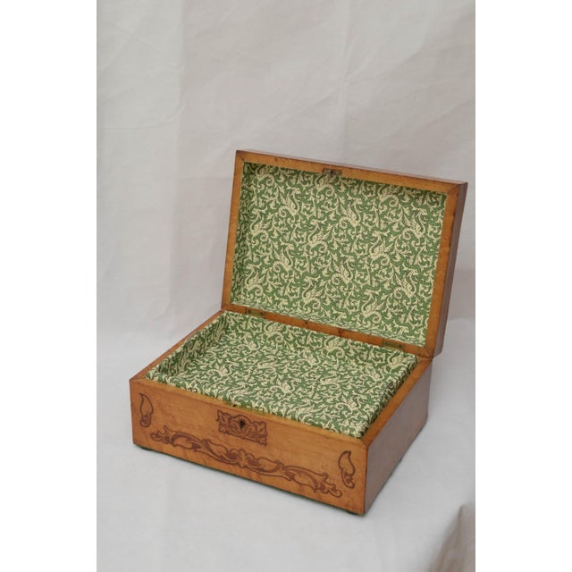 Victorian Birds Eye Maple Jewelry Box with Tulipwood Inlay, 1860 For Sale - Image 10 of 14