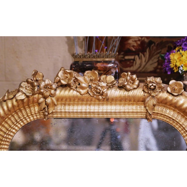 French 19th Century French Louis Philippe Giltwood Arched Mirror With Floral Crest For Sale - Image 3 of 7