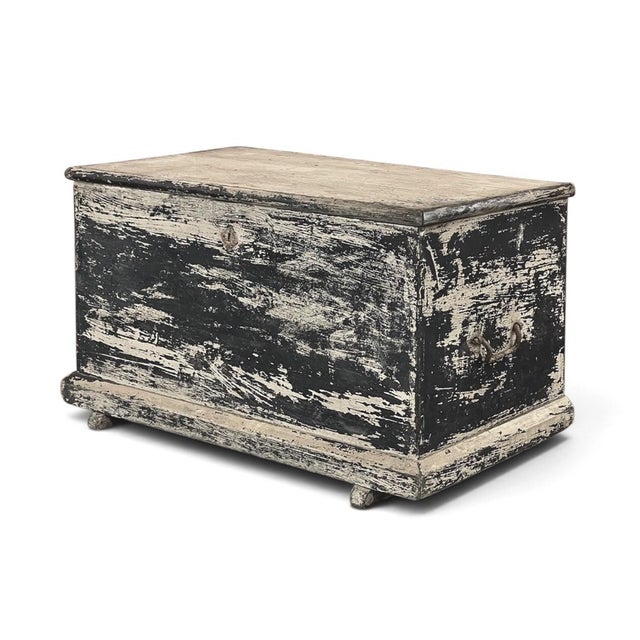 Rustic European Early 19th Century Rustic Swedish Painted Trunk ~ Blanket Chest ~ Coffee Table For Sale - Image 3 of 18