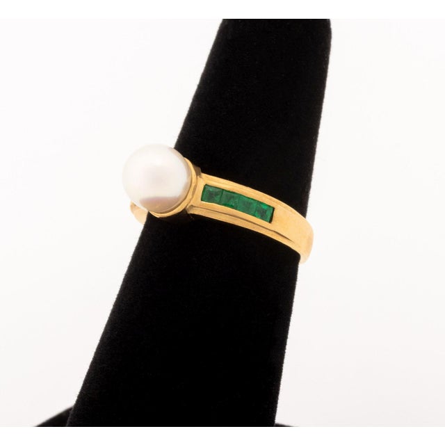 Contemporary Vintage 14k Yellow Gold and Cultured Pearl Emerald Ring For Sale - Image 3 of 8