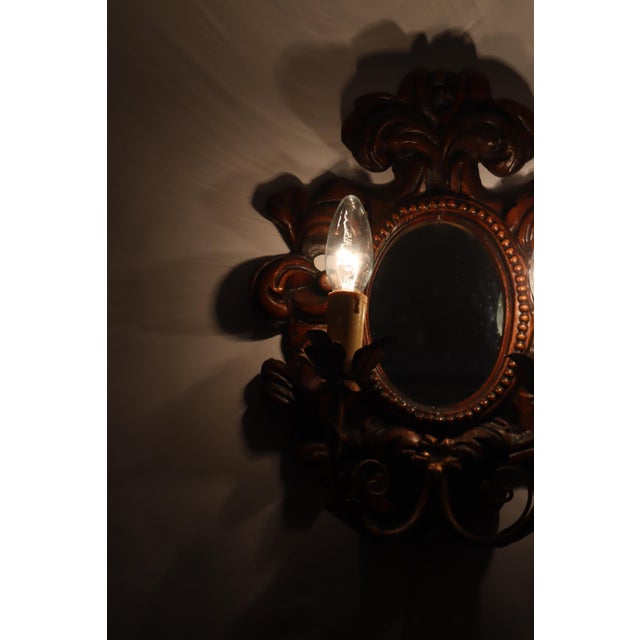 1960s Baroque Style Hand-Carved Gold Leaf Wall Lamp with Mirror, 1960s For Sale - Image 5 of 11