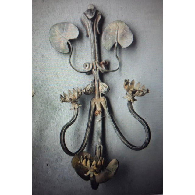 Art Nouveau C1890 French Art Nouveau Polychromed Bronze Lily Pad Fleur Wall Sconce For Sale - Image 3 of 12