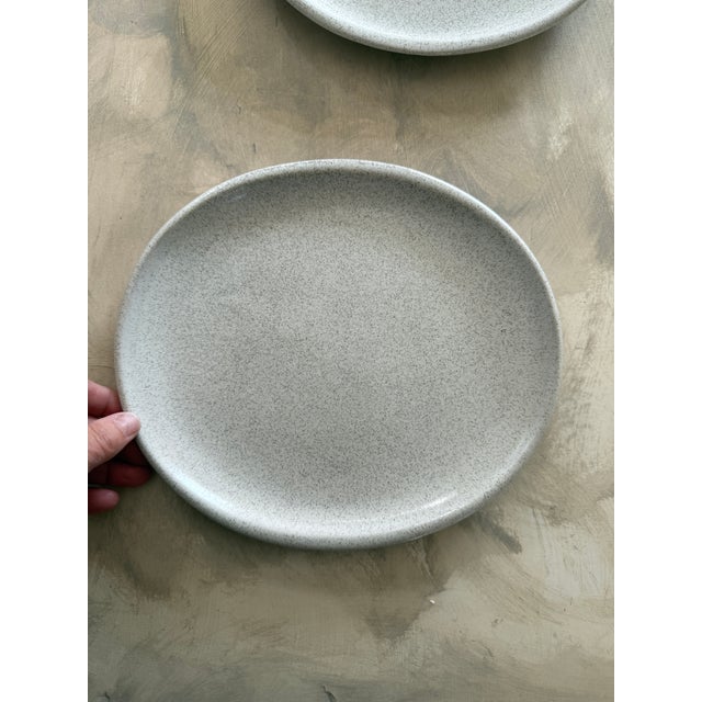 Vintage Glidden Pottery Asymmetrical Dinner Plates – California Studio Stoneware, Mid-Century 1940s - Set of 4 For Sale In Chicago - Image 6 of 12