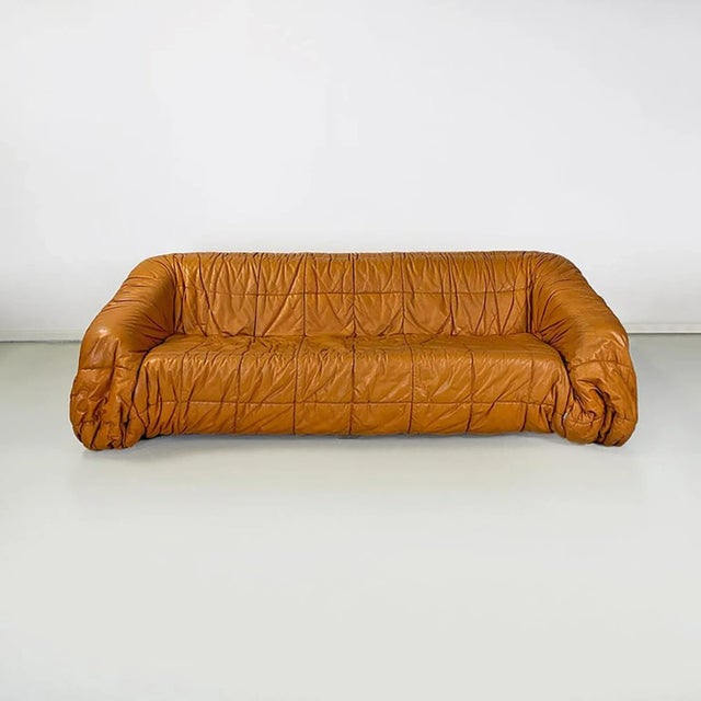 Italian Modern Caramel Leather Piumino Sofa attributed to De Pas, Durbino & Lomazzi, 1970s For Sale - Image 3 of 16