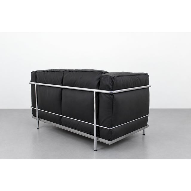 Mid-Century Modern LC2 Sofa Black Leather Seats by Le Corbusier for Cassina, 2010s For Sale - Image 3 of 12