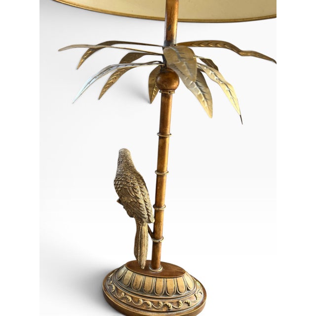 Gold Vintage Maitland-Smith Parrot-in-Palm-Tree Table Lamp in the Glamorous Hollywood Regency / Palm Beach Regency Traditio For Sale - Image 8 of 12