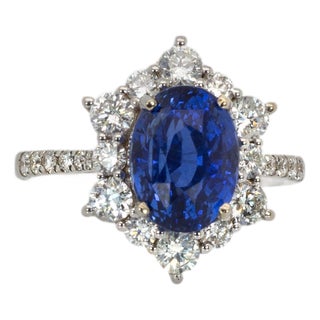 4cts Blue Sapphire Ring With Natural Diamonds Accents: Solid 14k Gold, 8x6mm For Sale