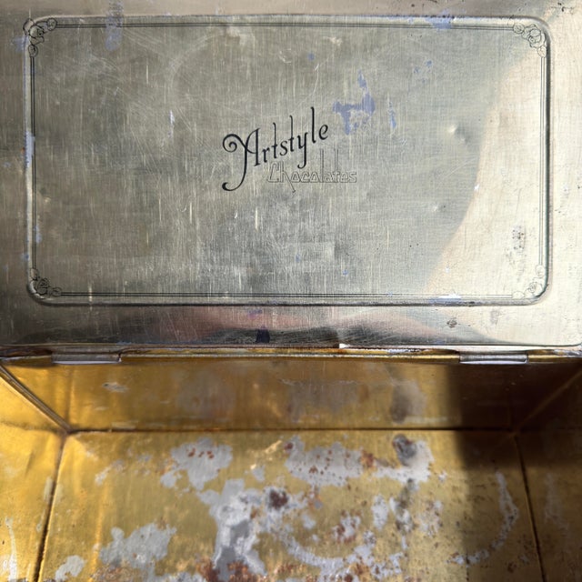 Light Yellow Circa 1920s Antique Art Style Tin With Butterflies For Sale - Image 8 of 12