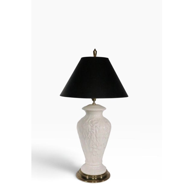 Late 20th Century Decorative White Ceramic Raised Foliate Design Table Lamp For Sale - Image 15 of 18