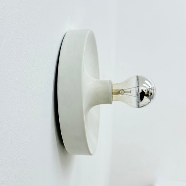 White Wall Sconce Disc attributed to Charlotte Perriand for Les Arcs, 1970s For Sale - Image 8 of 18