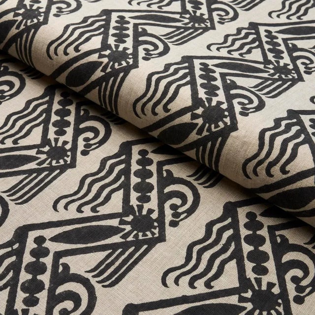 Schumacher SAMPLE - Schumacher X Drusus Tabor Venetian Zig Zag Block Print Fabric In Black On Natural For Sale - Image 4 of 4