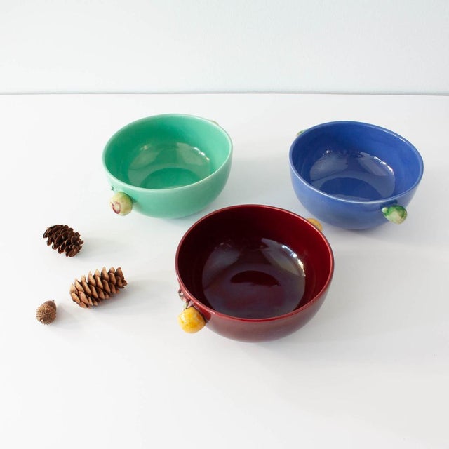 Discover the elegance of a set of three small bowls from the 1970s, crafted in portugal by secla, a renowned name in...