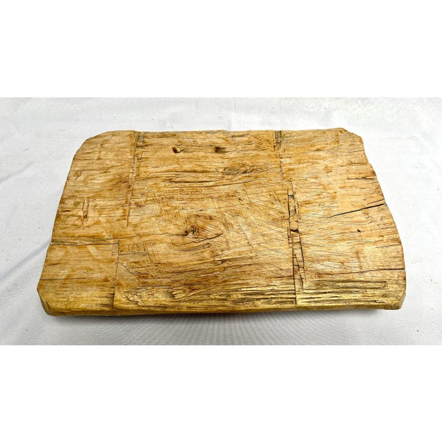 1980s Rustic Bleached Wood Live Edge Footed Bread Board/Riser/Plateau For Sale - Image 5 of 11