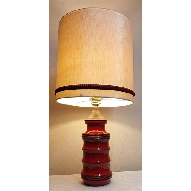 1970s German Red Ceramic Table Lamp with Cream Fabric Shade, 1970s For Sale - Image 5 of 7