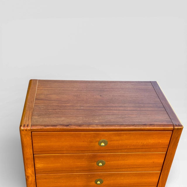 Late 20th Century D-Scan Captain Line Teak Seven-Drawer Tallboy Dresser, Mid-Century Modern, Mid-Century, Brass For Sale - Image 5 of 18