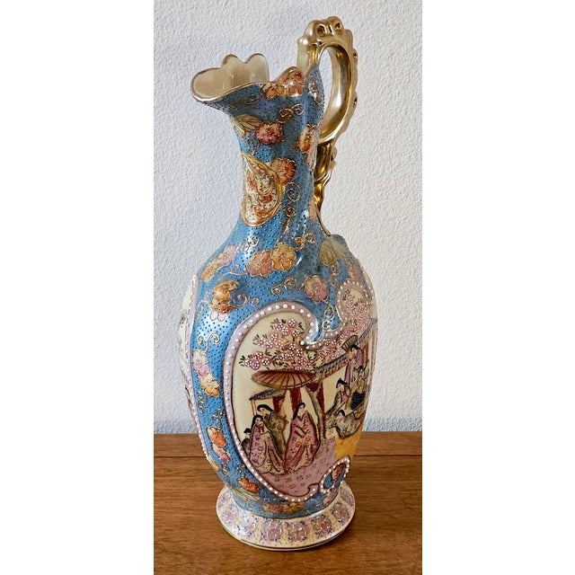 Vintage Satsuma Vase Pitcher With Gold Handle – 20th Century Chinoiserie, Hand-Painted For Sale - Image 4 of 17