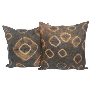 African Gray Tie Dye Kuba Cloth Pillows - A Pair For Sale