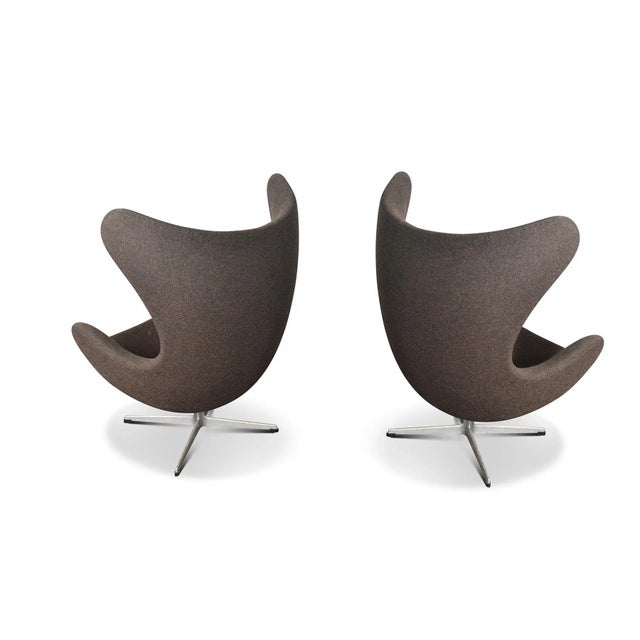 Pair of 1960s Arne Jacobsen Egg Chairs for Fritz Hansen For Sale In San Francisco - Image 6 of 9