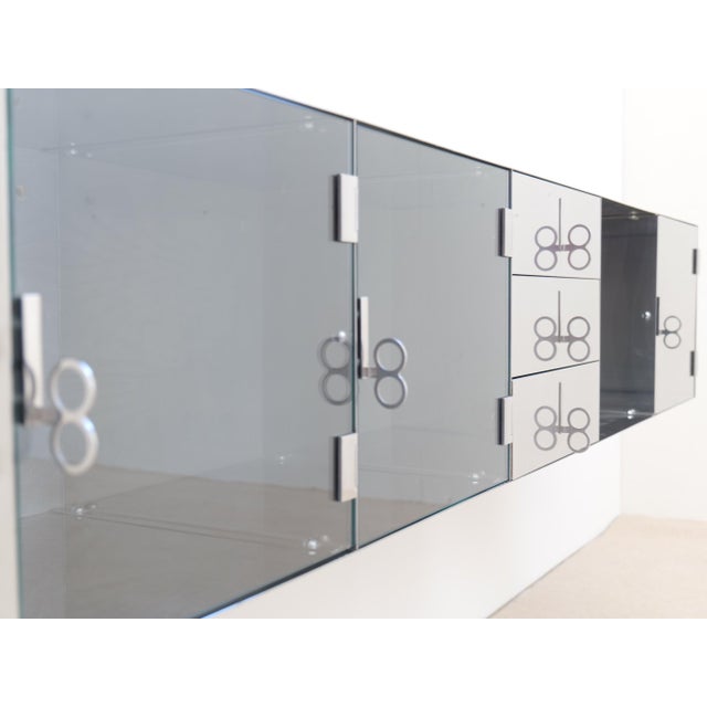 1970s Sideboard in Reflective Aluminum and Glass by Vittorio Introini for Saporiti, 1970s For Sale - Image 5 of 16