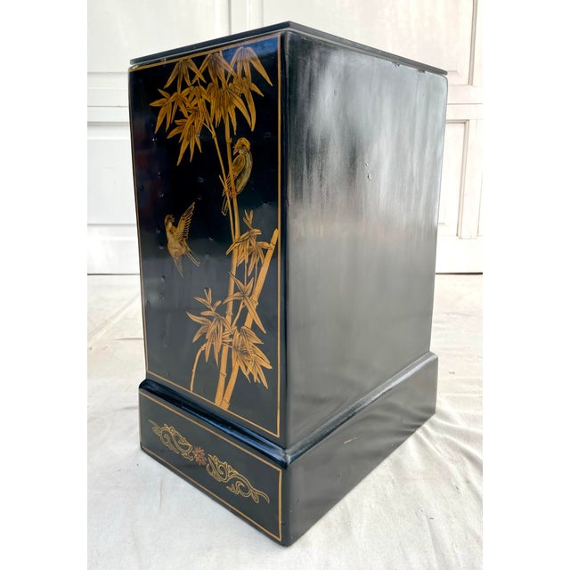 Black Asian Japanese Black Lacquer Hand-Painted Jewelry Side Table For Sale - Image 8 of 12