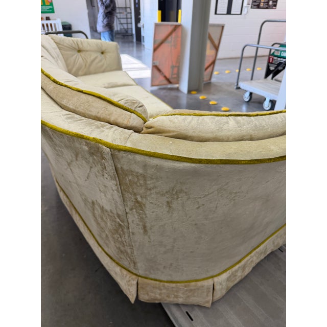 Flexsteel 1950s Hollywood Regency Curved Velvet Sofa For Sale - Image 4 of 7