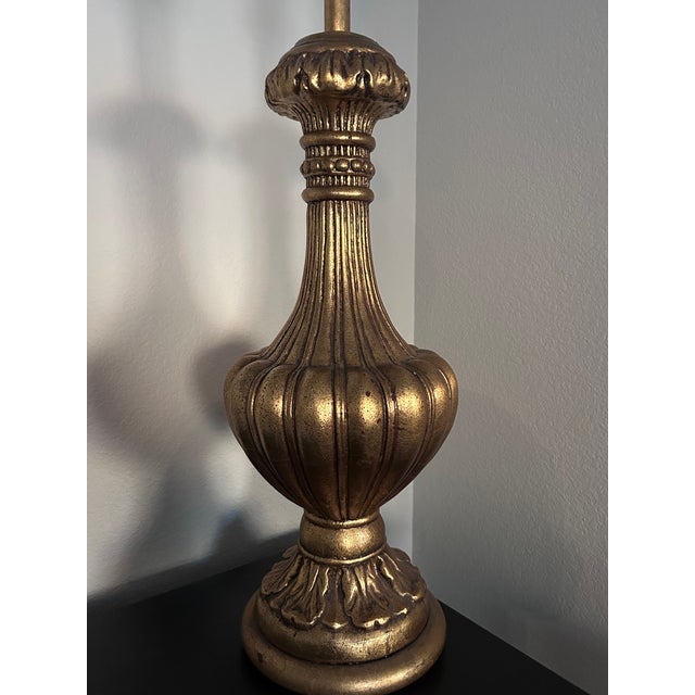 Mid-Century Modern 1960's Lynard of California Giltwood Urn Table Lamp With Pleated Shade - 41" Grand Scale For Sale - Image 3 of 8