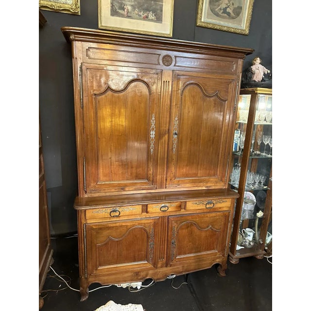 Louis XV Buffet in Walnut For Sale - Image 6 of 6