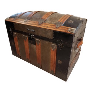 1900's Vintage Steamer Trunk Dome Top W/ Original Inserts For Sale