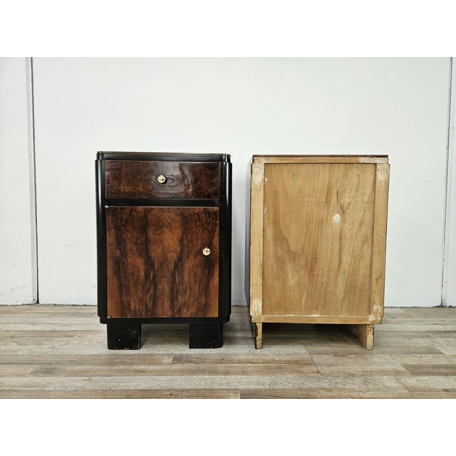 Art Deco Bedside Tables in Walnut Burl with Pink Glass Tops, 1940, Set of 2 For Sale - Image 3 of 16