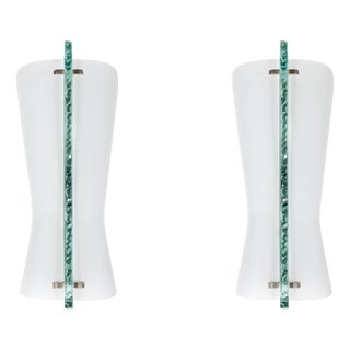Model 1537 Wall Lights in Sandblasted and Chiselled Glass and Brass by Max Ingrand for Fontana Arte, 1960s, Set of 2 For Sale