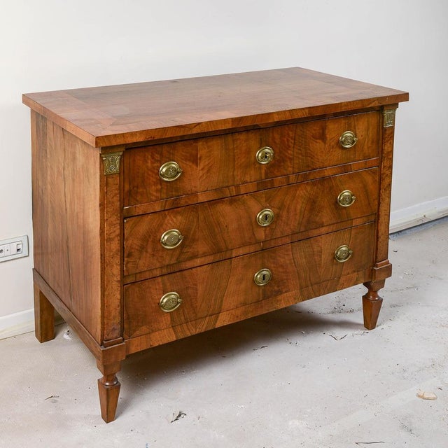 This refined three-drawer chest of drawers dates back to the mid-19th century and embodies the understated elegance of...