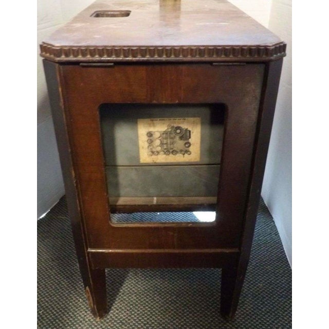 1930s Antique 1930s Philco Lazyboy Chairside Radio Model 370 for Restoration For Sale - Image 5 of 13