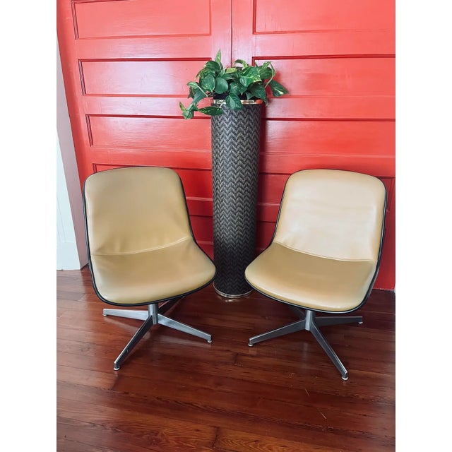 Mid-Century Modern 1960s Mid-Century Modern Brown Woven Cylinder Floor Planter For Sale - Image 3 of 7