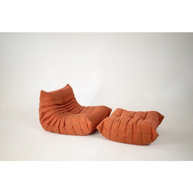 Set of Togo Lounge Chair and Pouf in Crimson Tweed Fabric by Michel Ducaroy for Ligne Roset, 1973 For Sale - Image 6 of 18