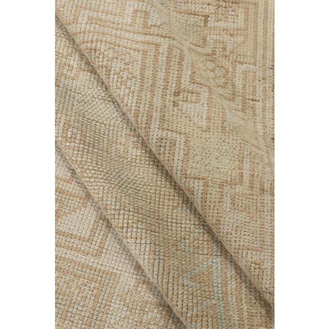 Oushak's are known for their soft palettes combined with eccentric drawing. Oushak in western Turkey has the longest...