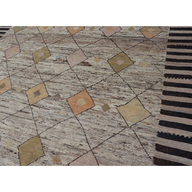 Modern Hand Knotted Moroccan Diamond Pattern in With Tribal Motifs For Sale In Atlanta - Image 6 of 9