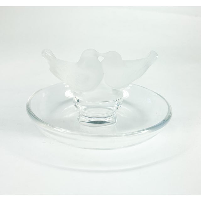 Lalique Lalique, 'Deux Colombes' Frosted Crystal Ring Holder - France, 20th Century For Sale - Image 4 of 4