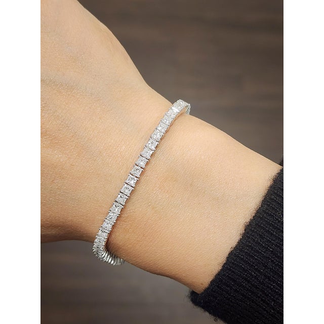 Modern 6.53 Ct Princess Cut Diamond Tennis Bracelet For Sale - Image 3 of 8