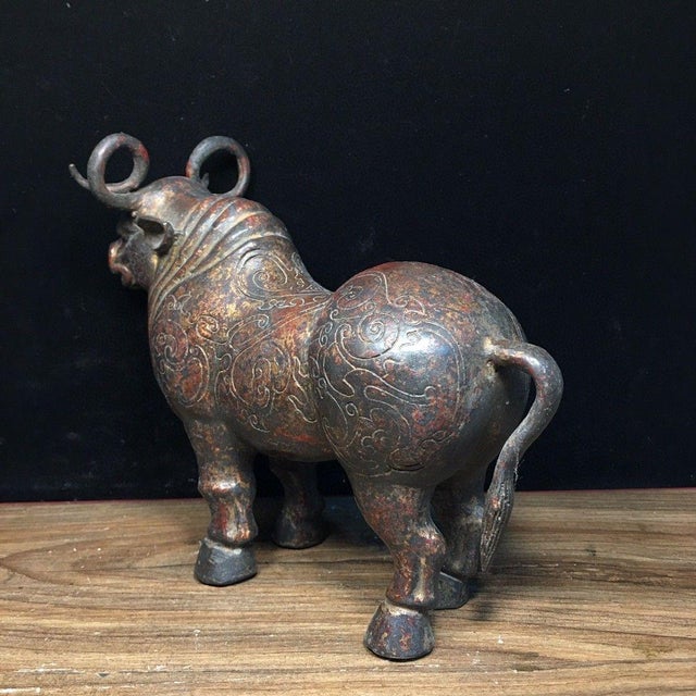 Bronze Vintage Bronze Rhinoceros Figure With Archaic Scrollwork – Xiniu Statue For Sale - Image 8 of 9